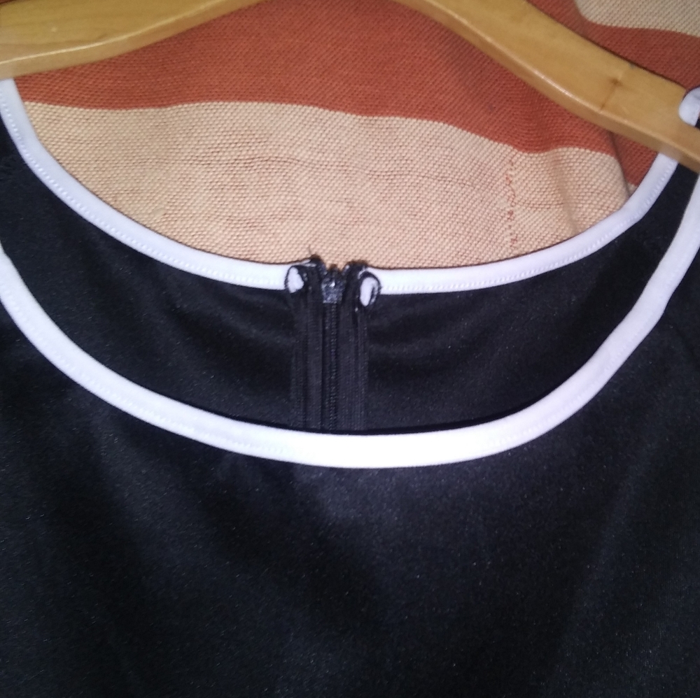 Women's dress - Picture 6 of 8